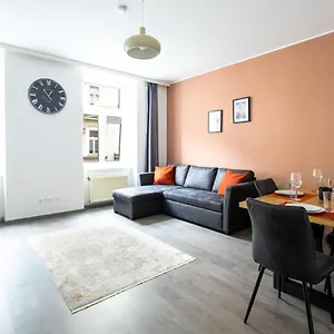 Enjoy Apartments, Quiet Street, With Two Bedrooms Sleeps 6 Ac , Viena Austria