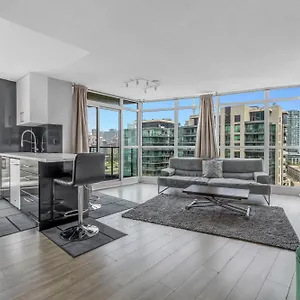 2-bedroom-with-cn-tower-views-with-free-parking-and-pool.niagara-fallshotels.com/